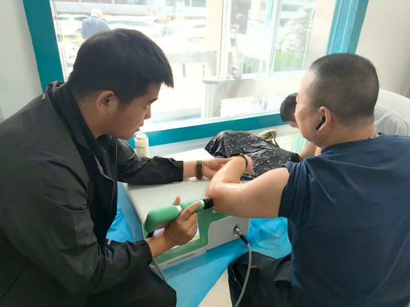 痙攣克星來了！沖擊波技術如何讓肘關節松綁？